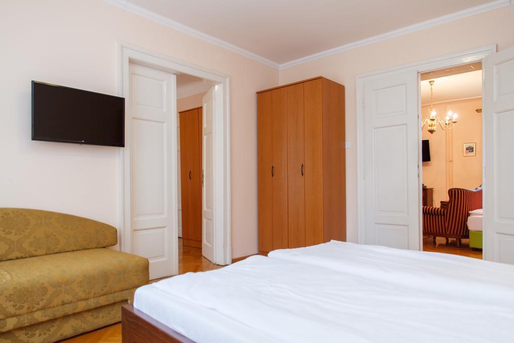 Central Belgrade Apartments 1 Room photo